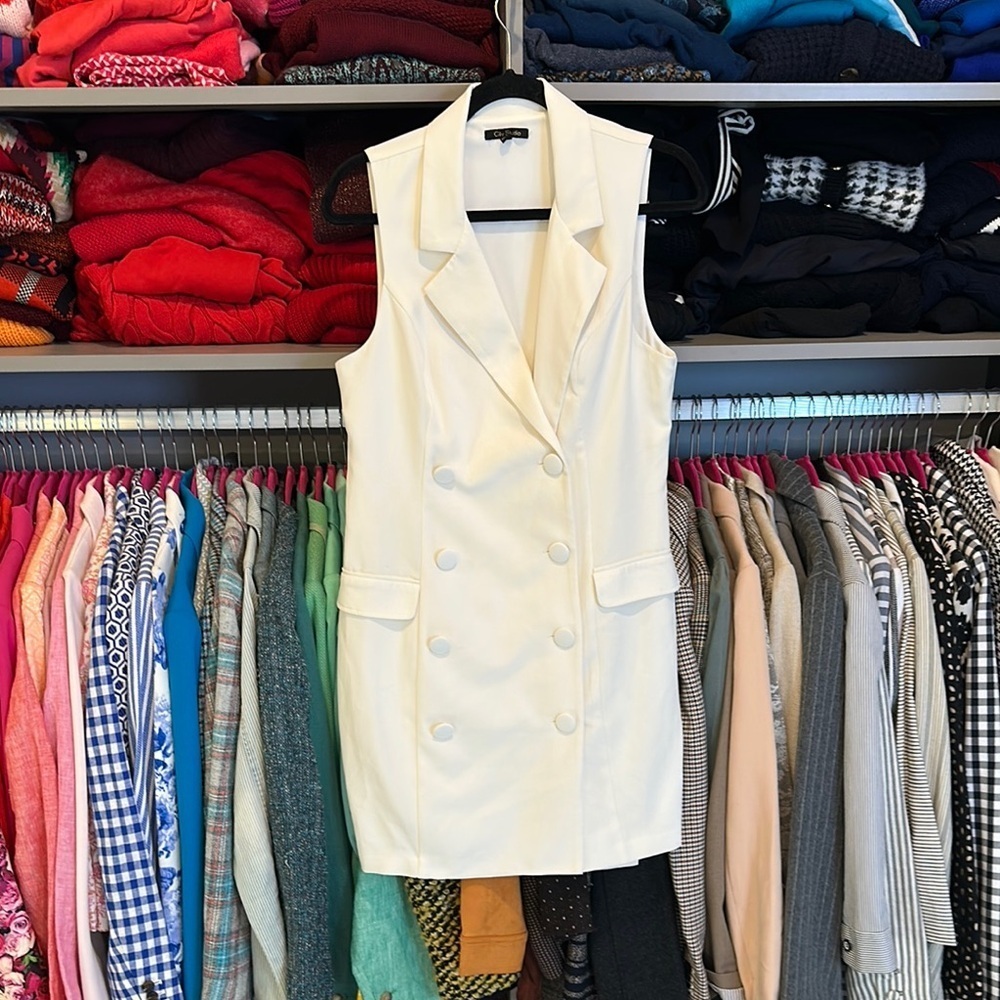 City Studio ivory sleeveless tuxedo dress size L